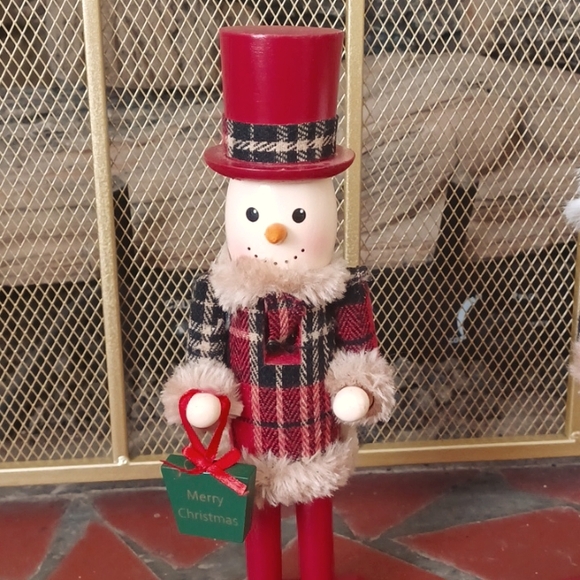 Nutcracker Set of 2. Decorative Wearing Faux Fur Trimmed Plaid. 10" - Picture 3 of 6